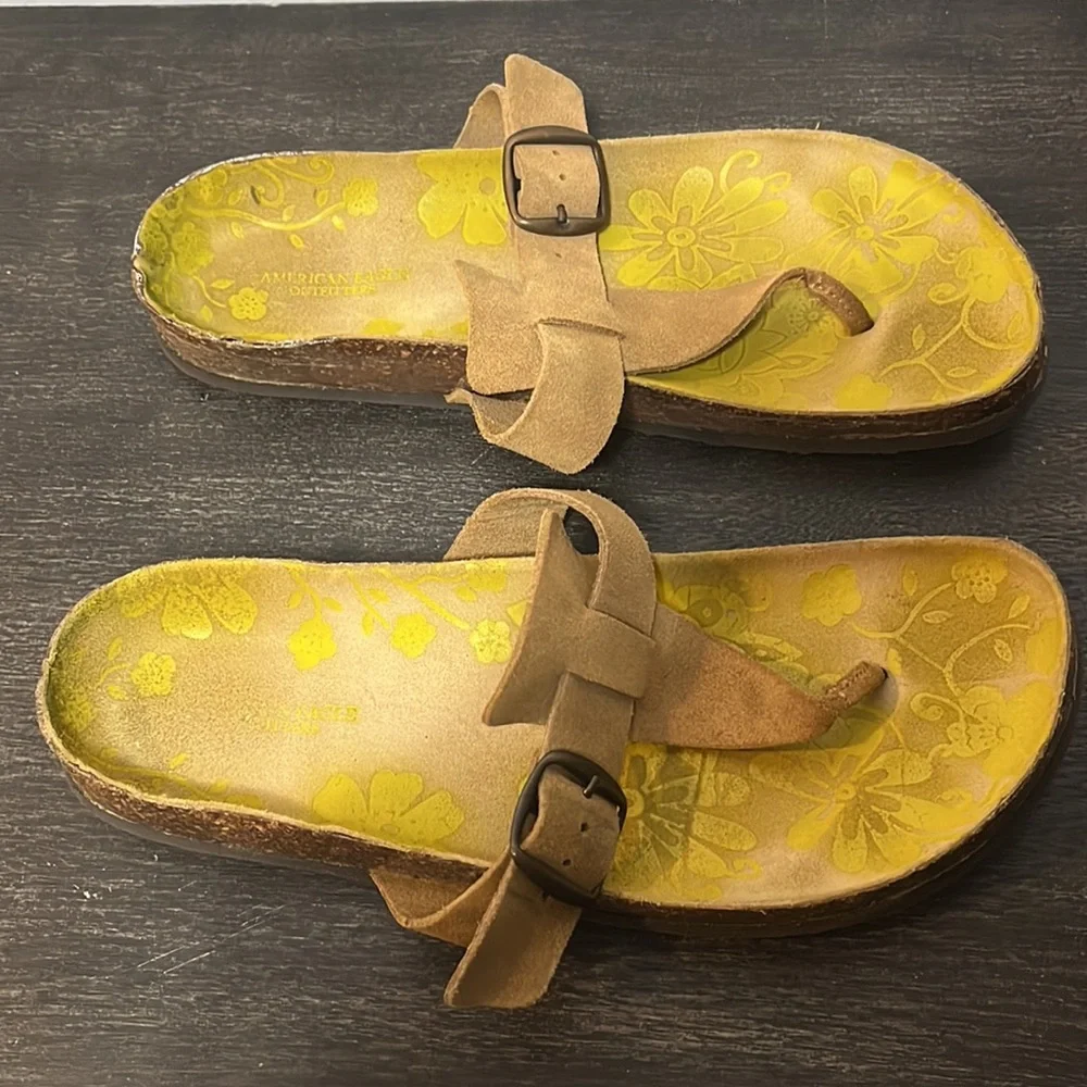 American Eagle Women’s Tan and Floral Flip Flop Sandals with Buckles